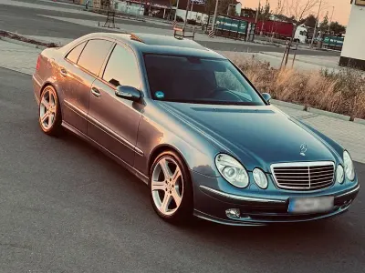 Gebraucht Mercedes E240 Avantgarde 177 PS (130 kW) 2004 Blau Limousine