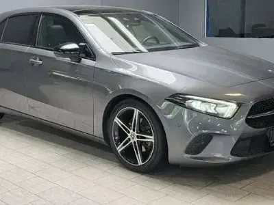 Gebraucht Mercedes A200 Night 163 PS (119 kW) 2018 Mountaingrau Limousine
