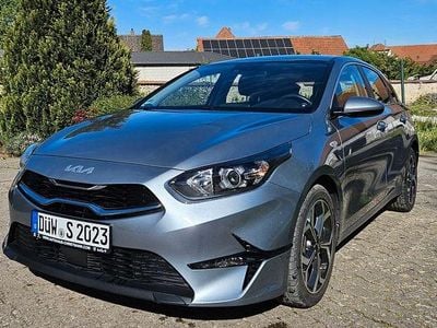 Usata Kia Ceed Vision 160 CV (117 kW) 2023 Argento Utilitaria