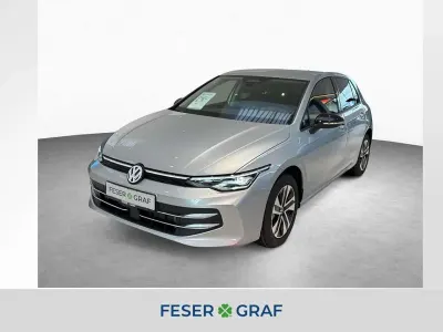 Gebraucht VW Golf VIII 116 PS (85 kW) 2026 Oyster silver metallic Limousine