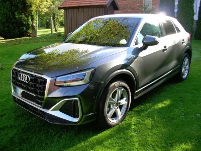 Gebraucht Audi Q2 S-Line 116 PS (85 kW) 2024 Grau SUV
