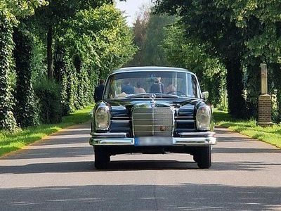 Second-hand Mercedes 220 109 CP (80 kW) 1960 Negru Berlinǎ