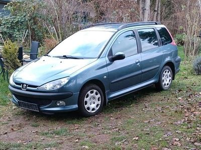 Grau Gebraucht 2007 Peugeot 206 Kombi | 1.950 € (Etwas zu teuer)