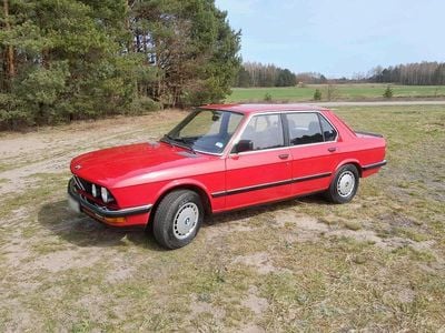Używany BMW 520 120 KM (88 kW) 1982 Czerwony Sedan/Limuzyna