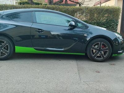 Usata Opel Astra 140 CV (102 kW) 2011 Nero Coupé