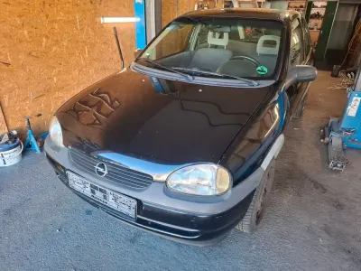 Gebraucht Opel Corsa Eco 45 PS (33 kW) 1996 Schwarz Kleinwagen