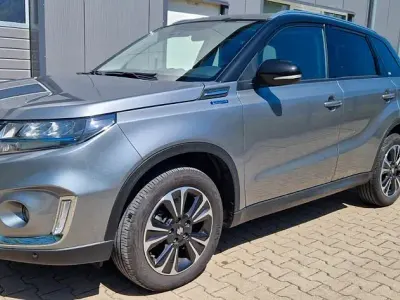 Gebraucht Suzuki Vitara Comfort+ 129 PS (94 kW) 2023 Grau SUV