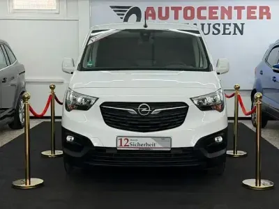 Używany Opel Combo Edition 131 KM (96 kW) 2019 Biały Minivan
