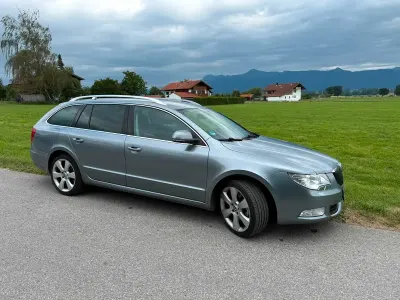 Gebraucht Skoda Superb 160 PS (117 kW) 2010 Silber Kombi
