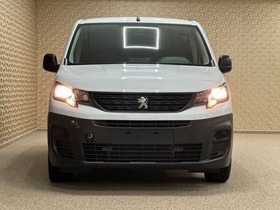 Neu Peugeot Partner 75 PS (55 kW) 2025 Weiß Van / Kleinbus