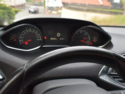 Gebraucht Peugeot 308 120 PS (88 kW) 2016 Schwarz Kombi