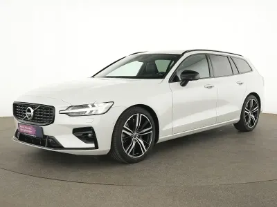 Używany Volvo V60 R-Design 250 KM (183 kW) 2022 Biały Kombi