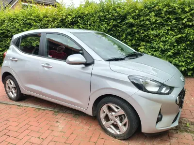 Gebraucht Hyundai i10 Trend 67 PS (49 kW) 2022 Silber Kleinwagen