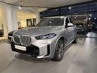 Gebraucht BMW X5 M Sport 298 PS (219 kW) 2024 Skyscraper grau metallic (metallic) SUV