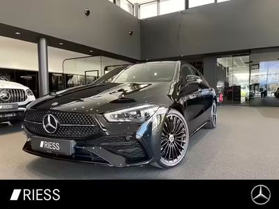 Metalliclack kosmosschwarz Gebraucht 2025 Mercedes CLA200 Shooting Brake AMG Kombi | 40.900 € (Teuer)
