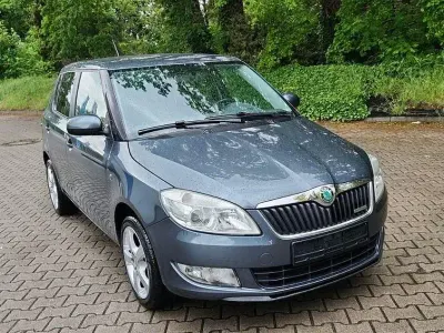 Używany Skoda Fabia Ambiente 90 KM (66 kW) 2014 Andere farben Sedan/Limuzyna
