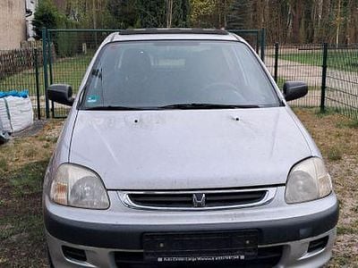 Usado Honda Logo 65 HP (47 kW) 2001 Prateado Citadino