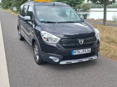 Gebraucht Dacia Lodgy Stepway 131 PS (96 kW) 2020 Schwarz Van / Kleinbus