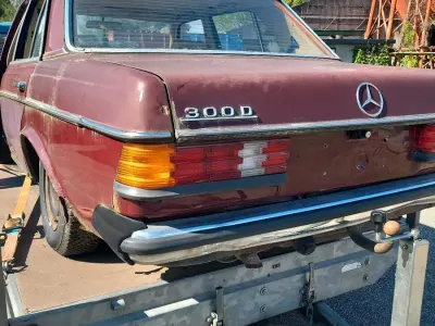 Brugt Mercedes 300 1977 Rød Sedan