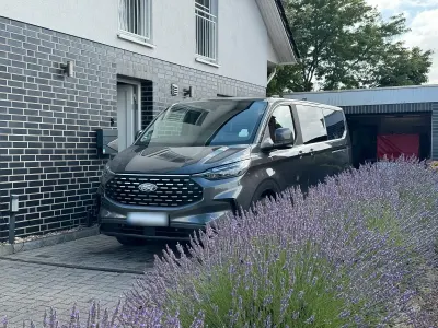 Gebraucht Ford Tourneo Custom Titanium 136 PS (100 kW) 2026 Grau Van