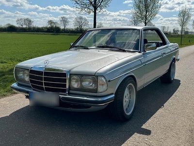 Gebraucht Mercedes 230 136 PS (100 kW) 1984 Silber Coupé