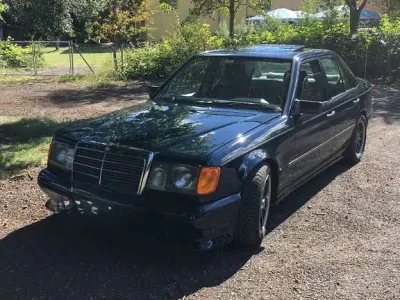 Gebraucht Mercedes 230 136 PS (100 kW) 1986 Blau Limousine