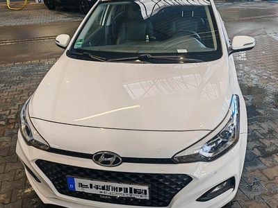 Gebraucht Hyundai i20 Active 120 PS (88 kW) 2019 Weiß Kleinwagen