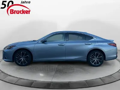 Gebraucht Lexus ES300 218 PS (160 kW) 2023 Sonic platinum Limousine