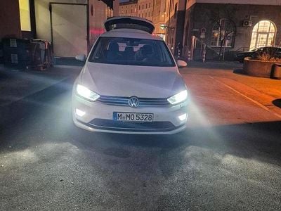 Weiß Gebraucht 2017 VW Golf Sportsvan Van / Kleinbus | 11.500 € (Fairer Preis)