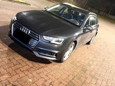 Grau Gebraucht 2019 Audi A4 Sport Kombi | 16.900 € (Fairer Preis)