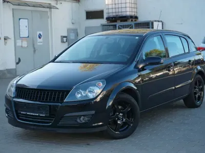 Usata Opel Astra Edition 105 CV (77 kW) 2007 Nero Berlina