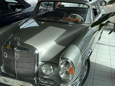 Gebraucht Mercedes 250 150 PS (110 kW) 1966 Silber Coupé