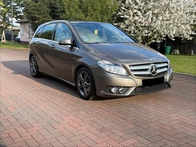 Usata Mercedes B200 156 CV (114 kW) 2011 Grigio Monovolume