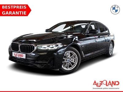 Saphirschwarzmet. Gebraucht 2022 BMW 520 Limousine | 33.990 € (Fairer Preis)