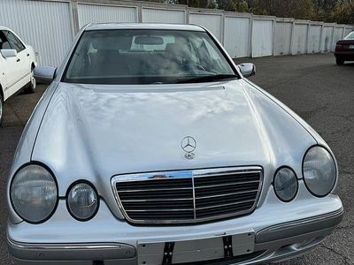 Mercedes E280