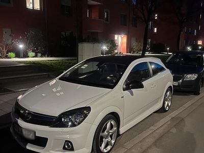 Usata Opel Astra GTC Edition 116 CV (85 kW) 2010 Bianco Coupé