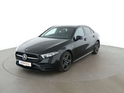 Gebraucht Mercedes A200 AMG line 163 PS (119 kW) 2022 Schwarz Limousine