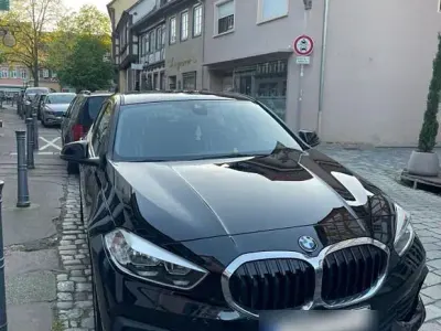 Gebraucht BMW 118 Advantage 136 PS (100 kW) 2019 Schwarz Limousine