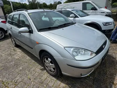 Gebraucht Ford Focus Trend 101 PS (74 kW) 2002 Silber Kombi