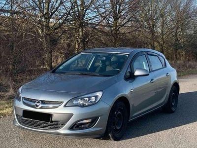 Gebraucht Opel Astra 101 PS (74 kW) 2013 Silber Limousine