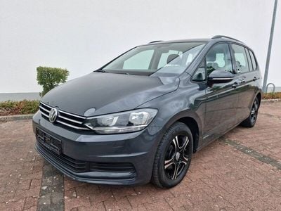 Grau Gebraucht 2016 VW Touran Comfortline Van / Kleinbus | 13.495 € (Etwas zu teuer)