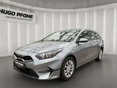 Używany Kia Ceed Vision 101 KM (74 kW) 2023 Srebrny Hatchback