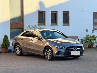 Używany Mercedes A200 163 KM (119 kW) 2021 Szary Sedan/Limuzyna