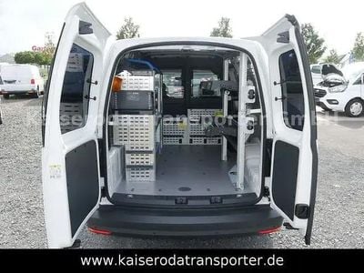 Second-hand VW Caddy Maxi 75 CP (55 kW) 2018 Alb Monovolum