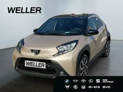 Neu Toyota Aygo X 72 PS (52 kW) 2025 Beige SUV