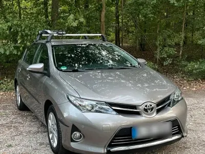 Gebraucht Toyota Auris Executive 132 PS (97 kW) 2013 Beige Limousine