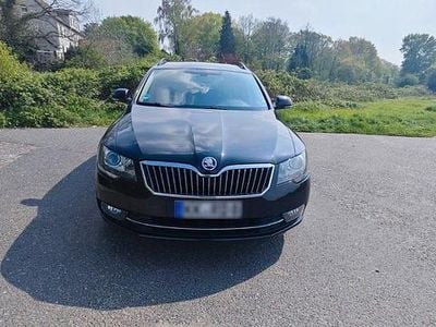 Usado Skoda Superb 170 HP (125 kW) 2014 Preto Carrinha