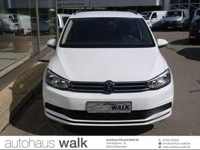 Pure white Gebraucht 2023 VW Touran Comfortline Van / Kleinbus | 29.980 € (Fairer Preis)