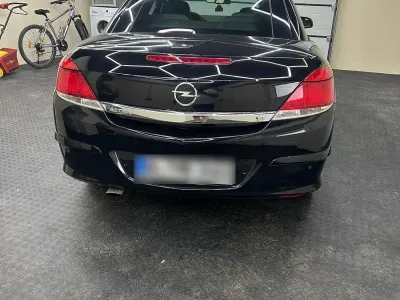 Gebraucht Opel Astra Cosmo 140 PS (102 kW) 2008 Schwarz Cabrio
