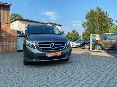 Gebraucht Mercedes V220 163 PS (119 kW) 2017 Indiumgrau metallic Van / Kleinbus